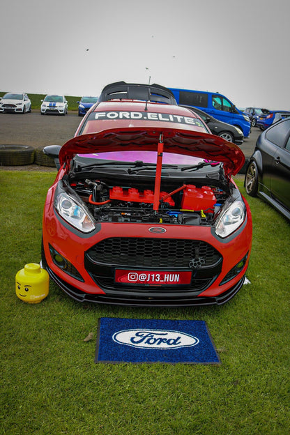 Red Ford Fiesta with personalised @J13_HUN show plate
